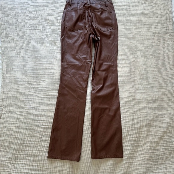 Danielle Bernstein Faux Leather pants with zipper closure texture faux snakeskin - Picture 9 of 11